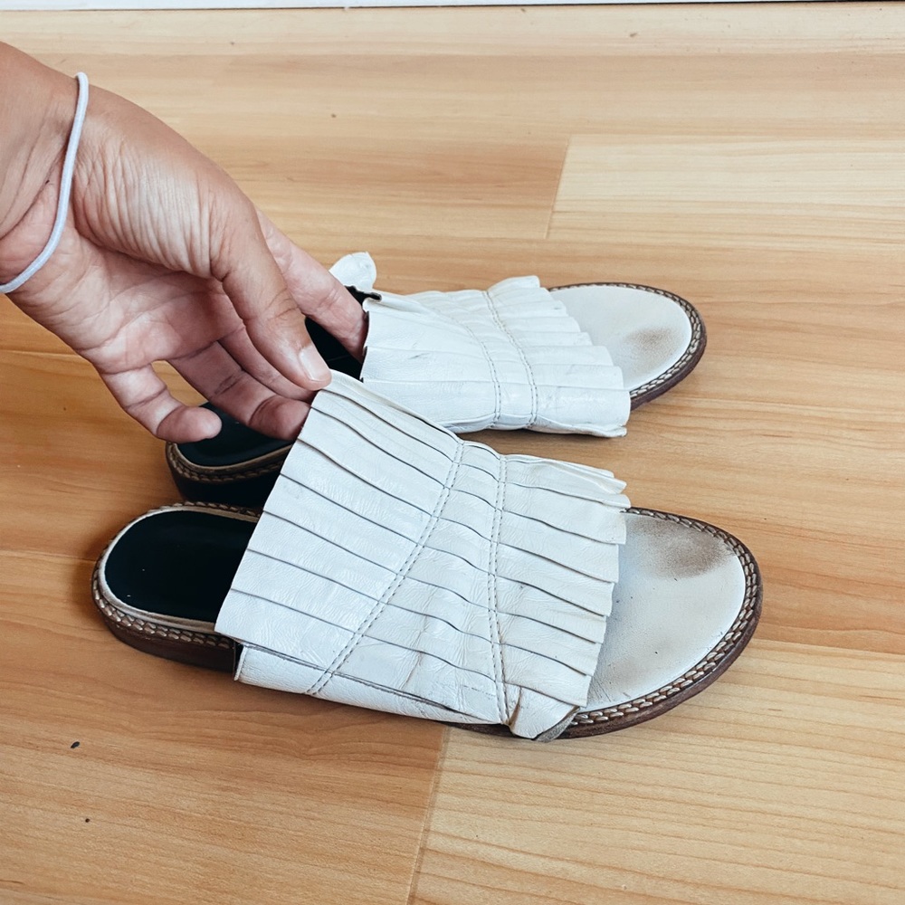 Tibi slides - Picture 2 of 3
